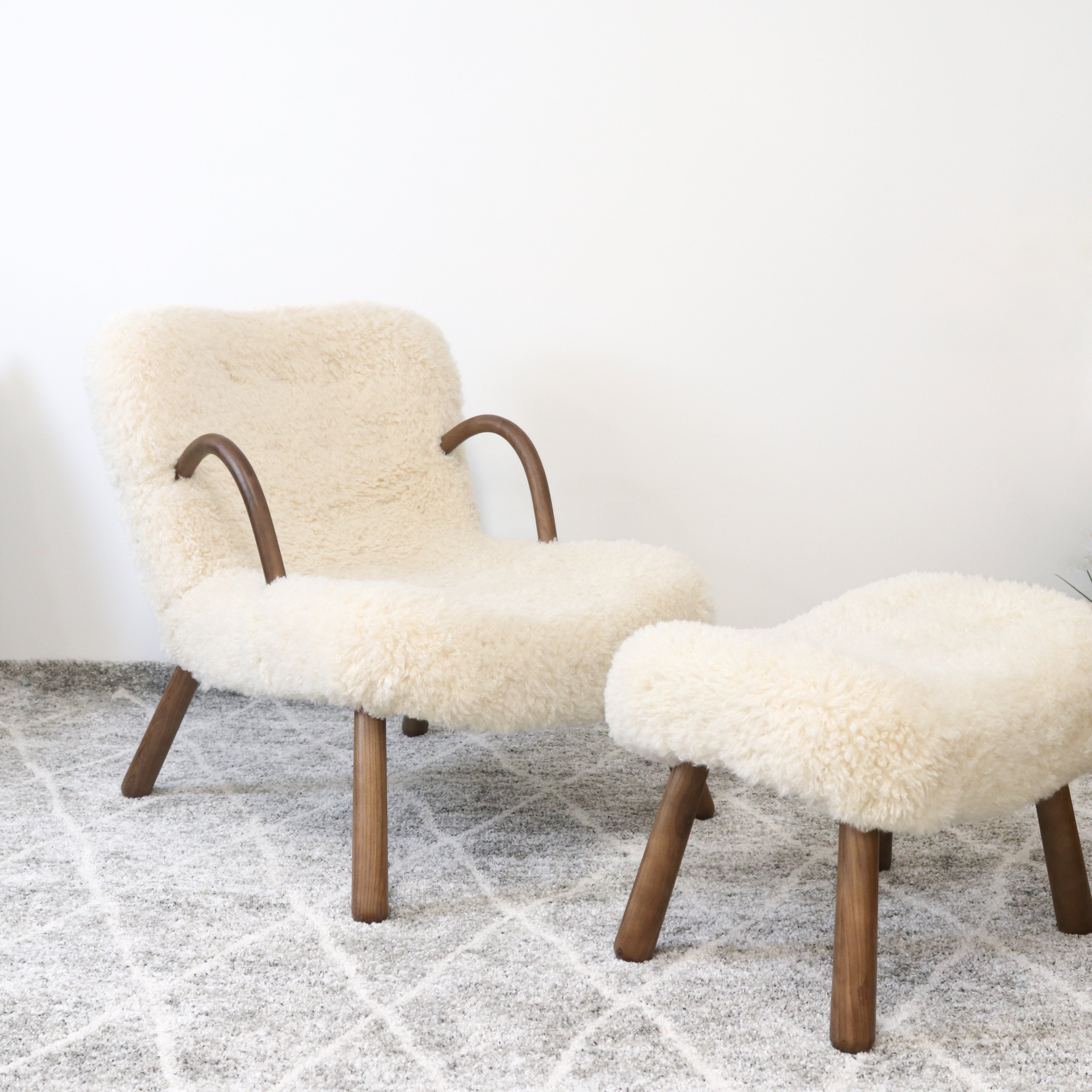 Zooye Armchair