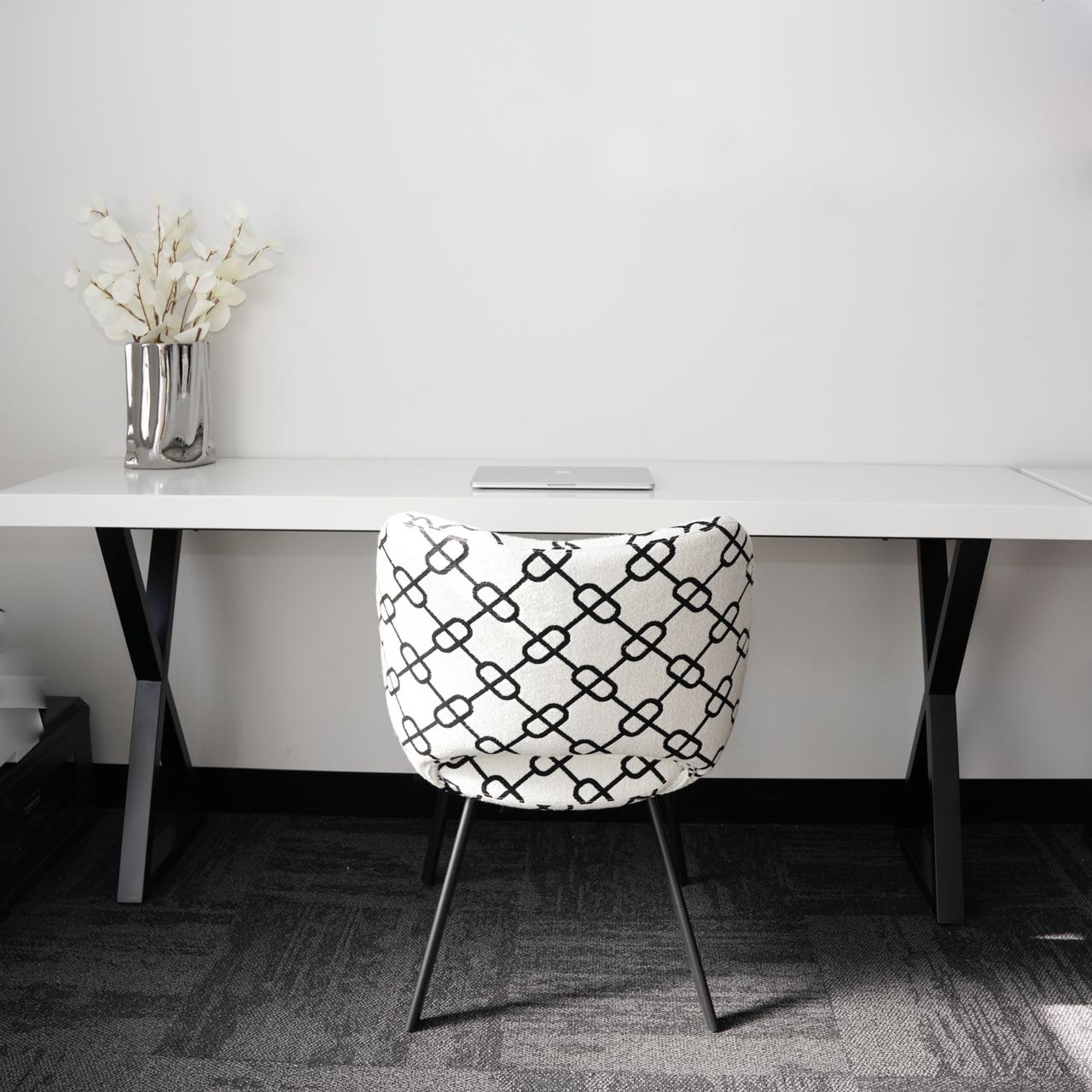 Della Chair