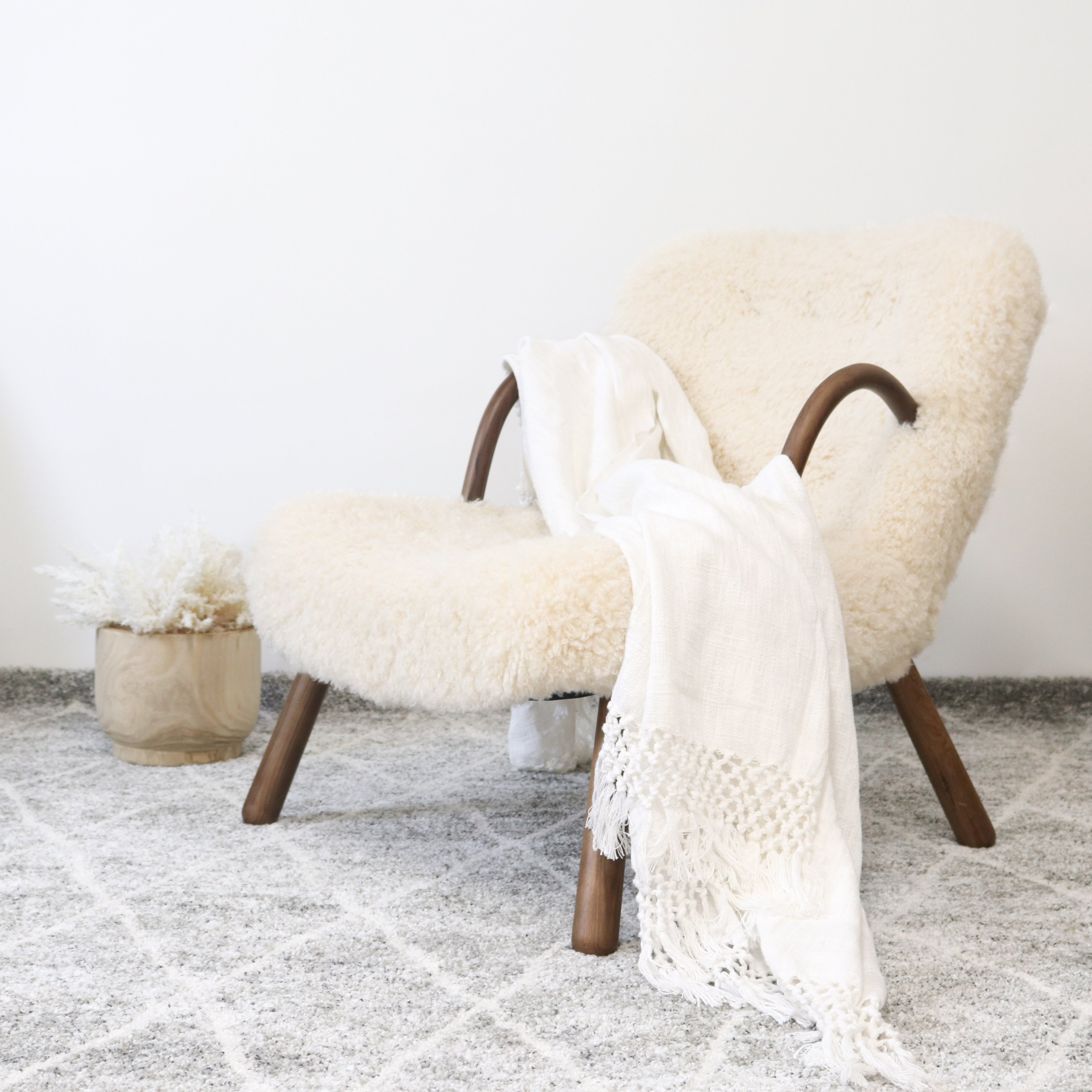 Zooye Armchair