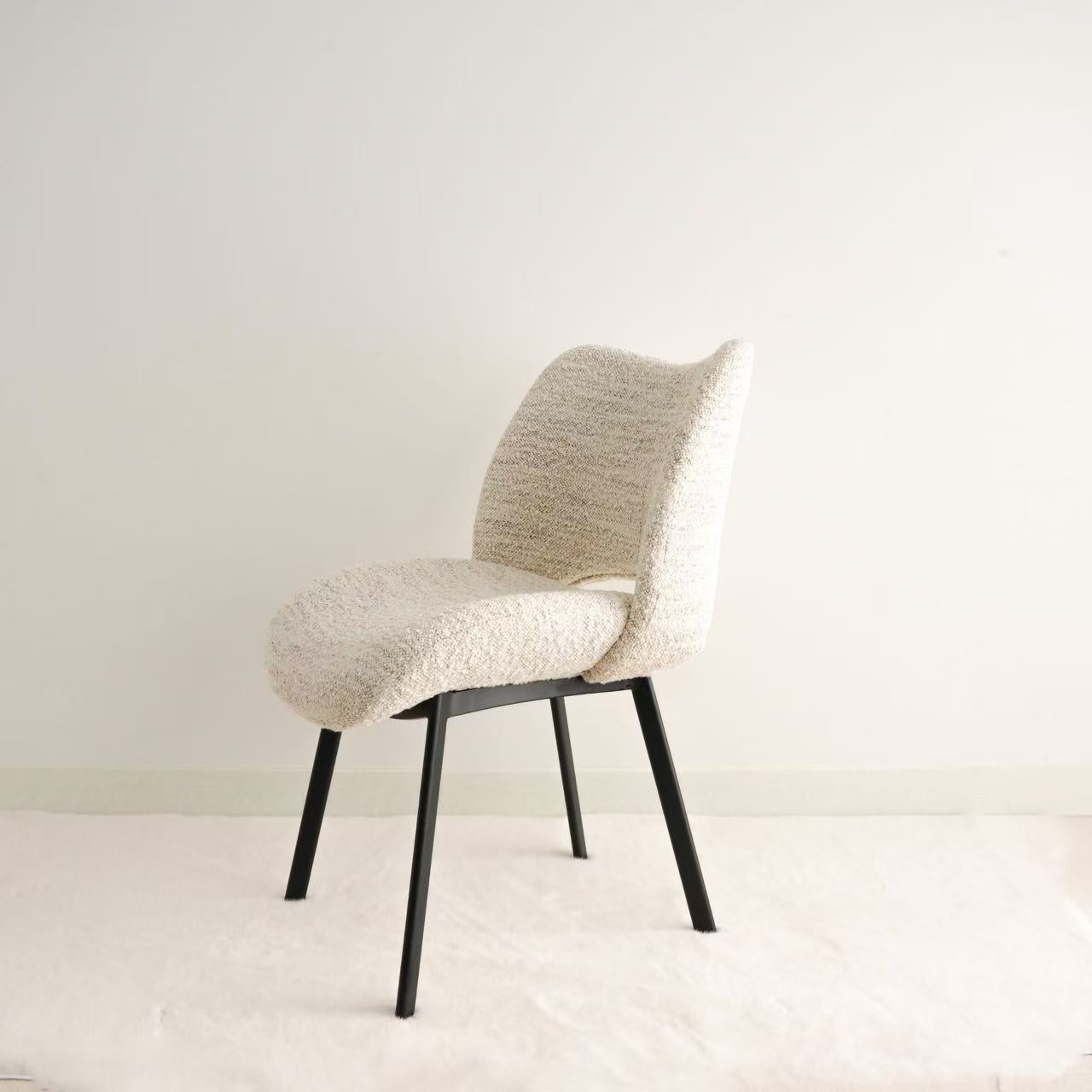 Della Chair