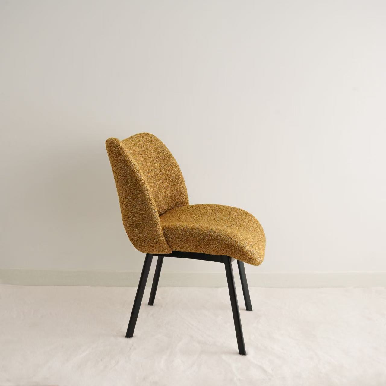 Della Chair