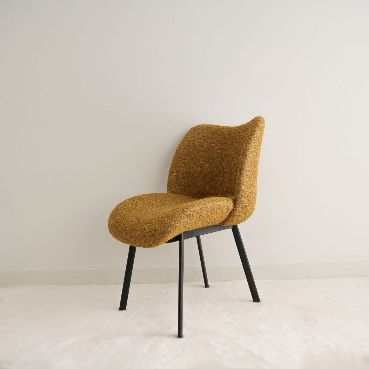 Della Chair
