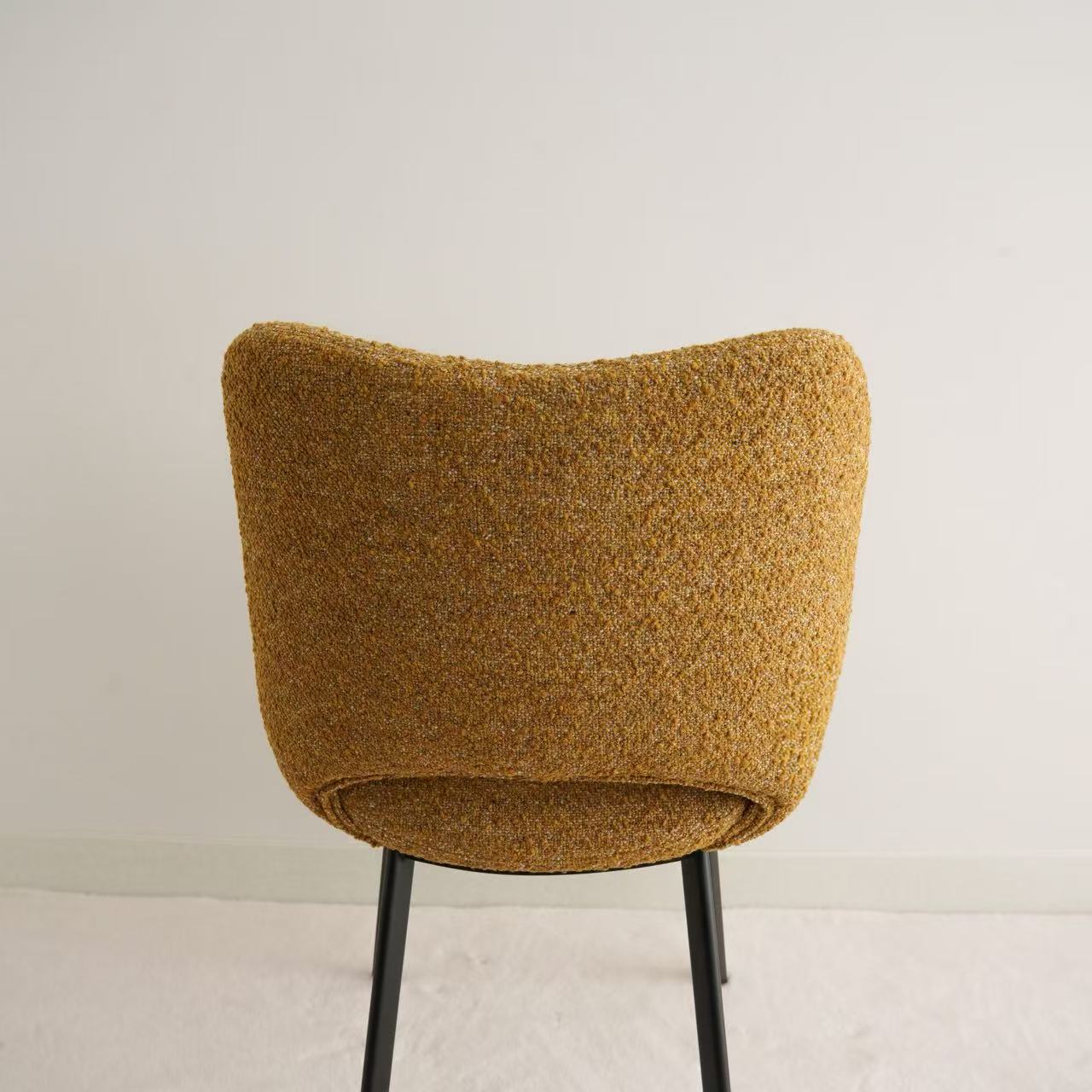 Della Chair