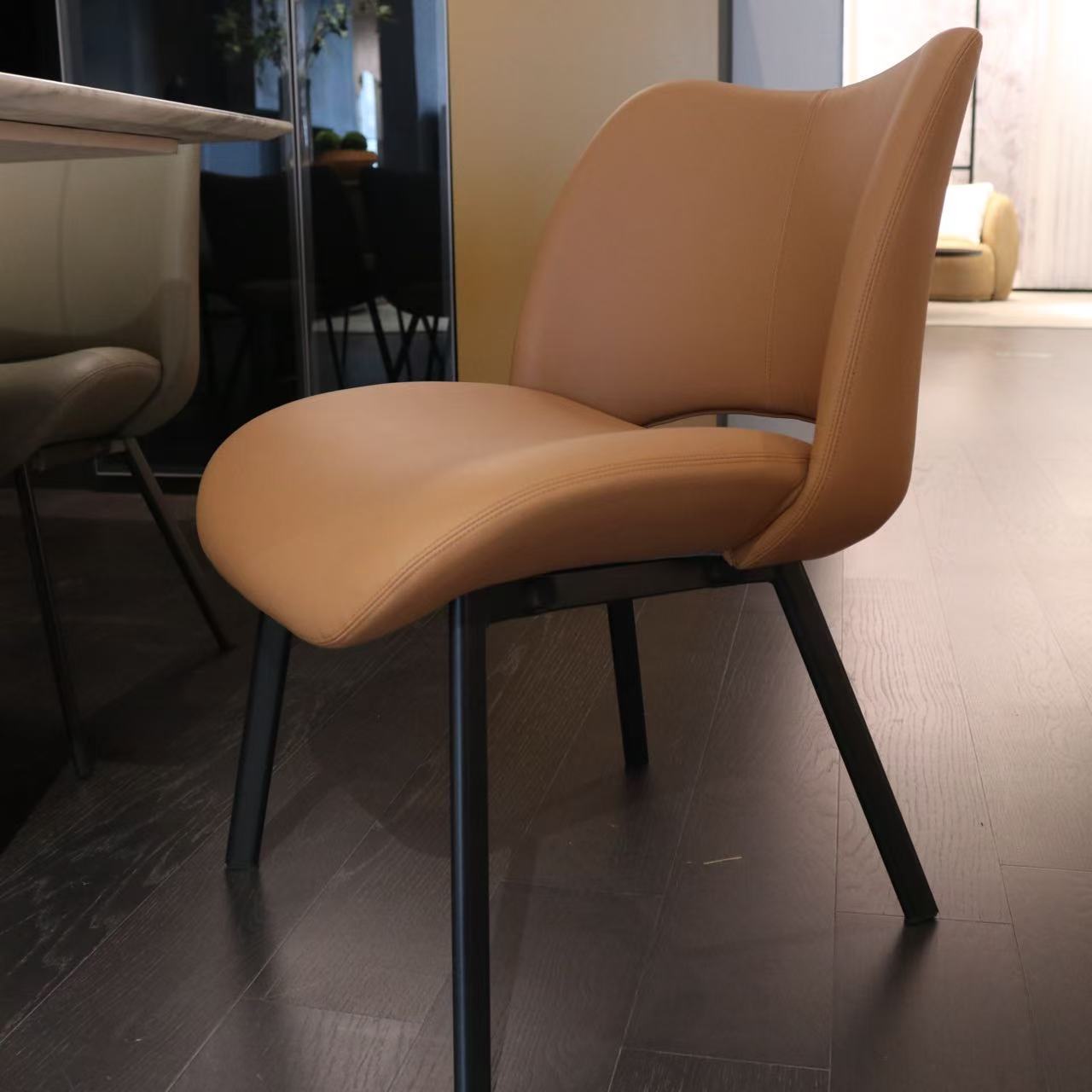 Della Chair
