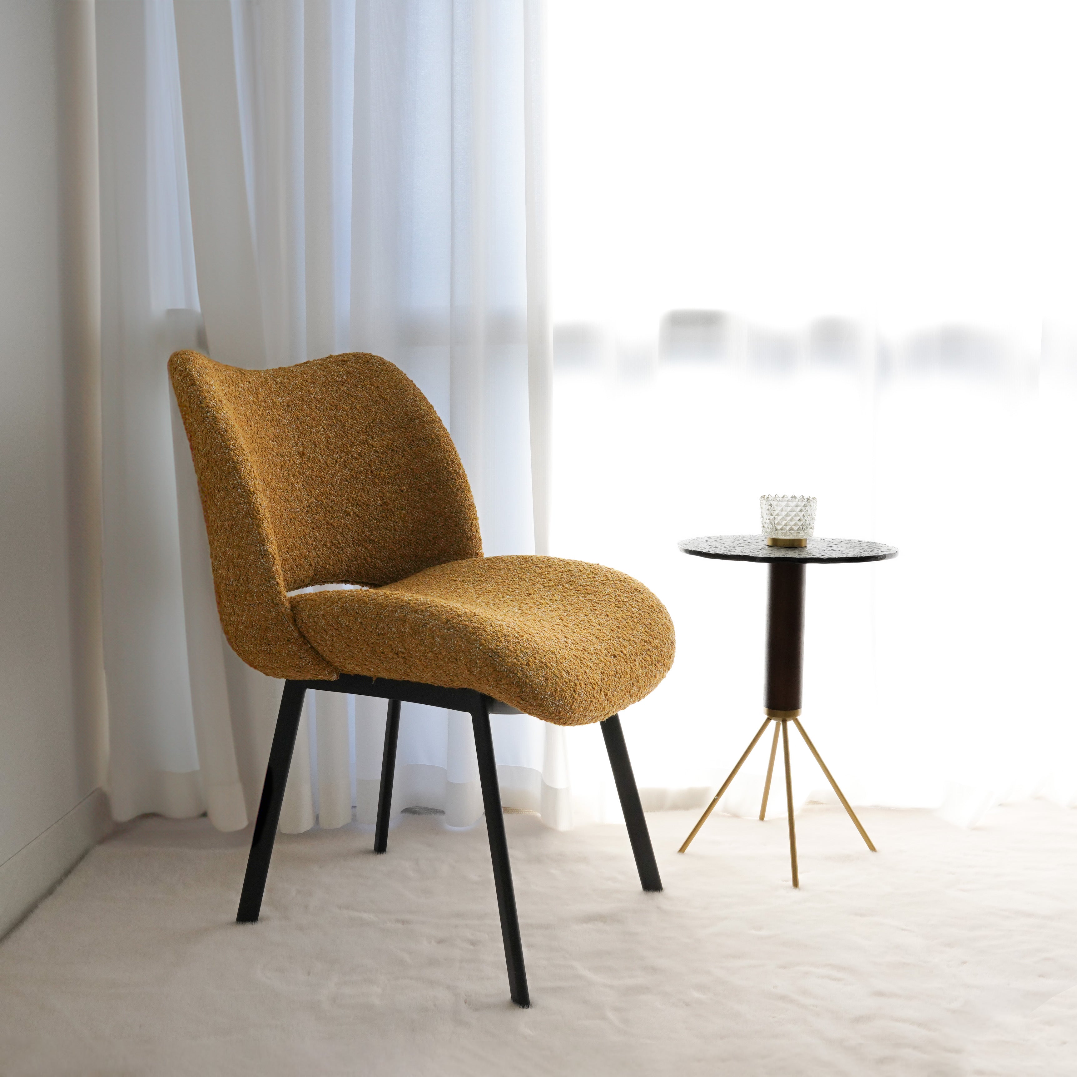 Della Chair
