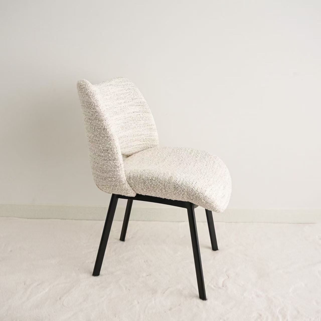 Della Chair