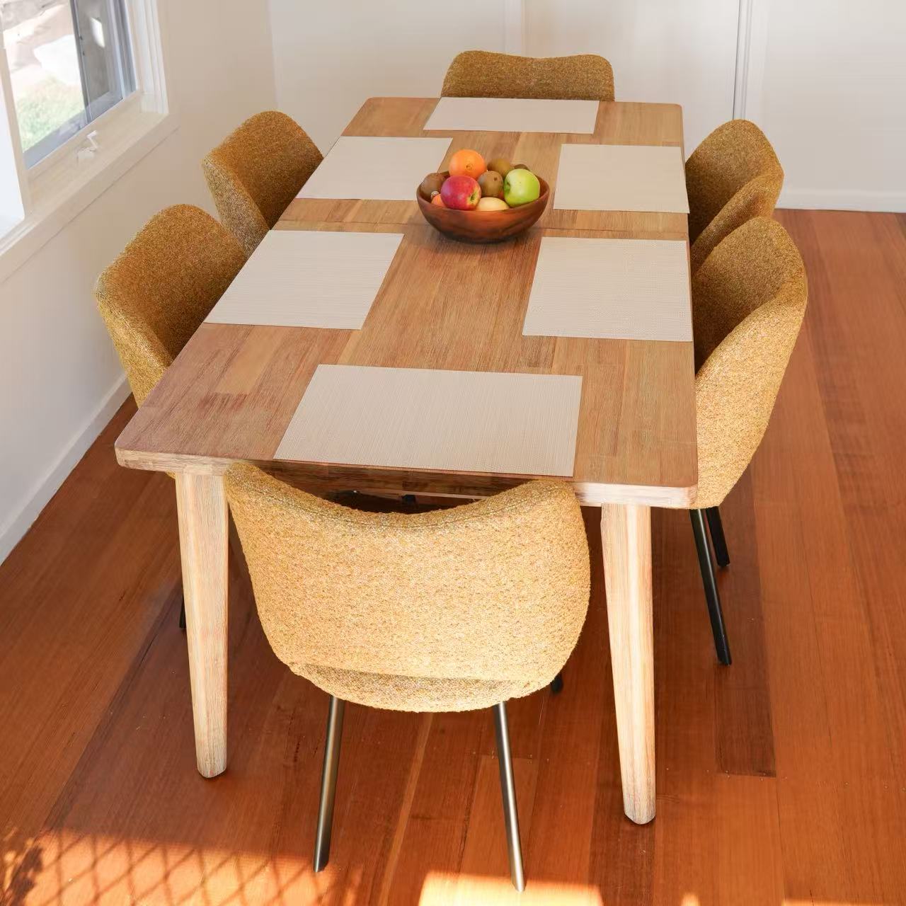 Della Chair