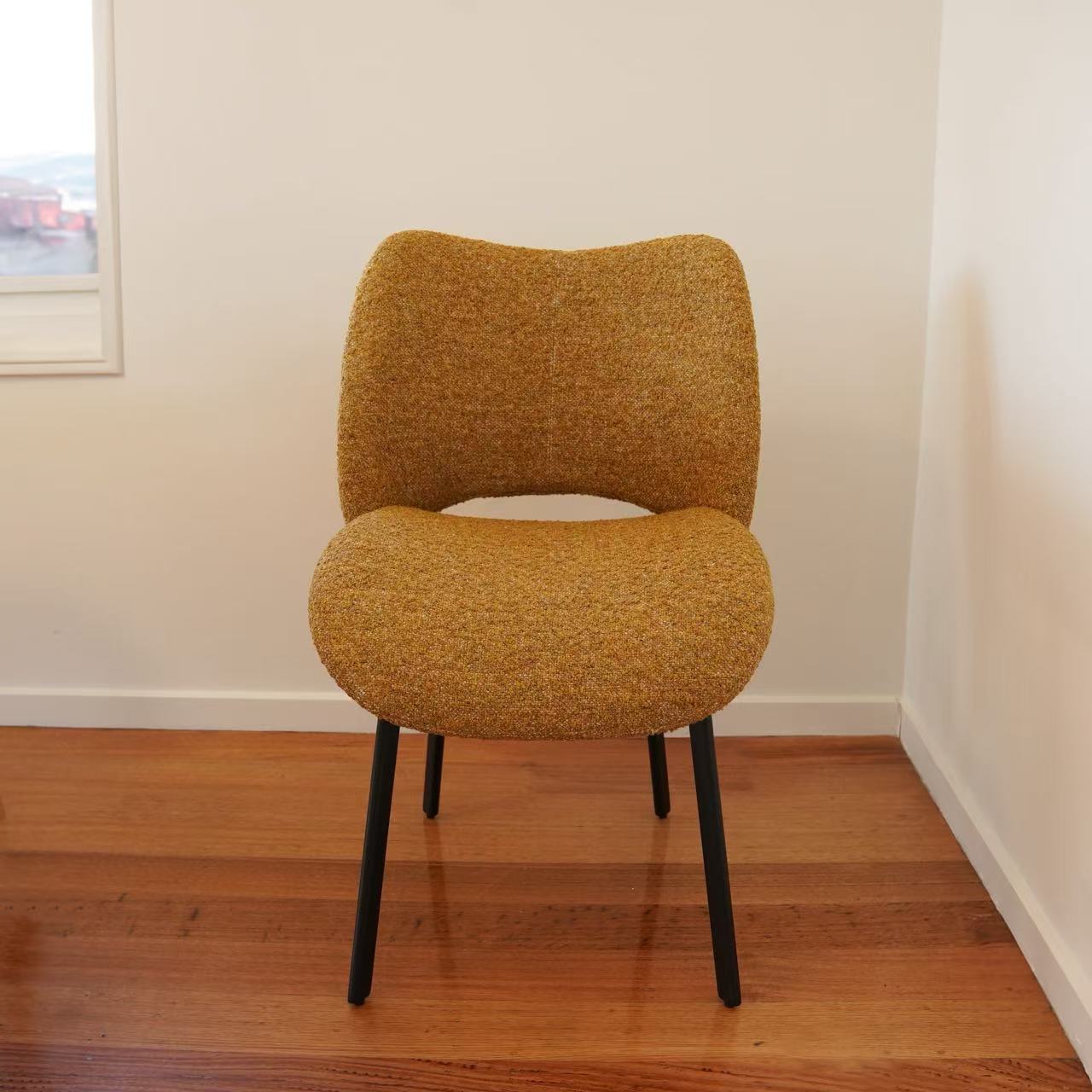 Della Chair