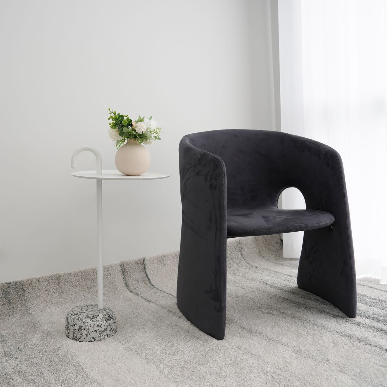 Amia Armchair