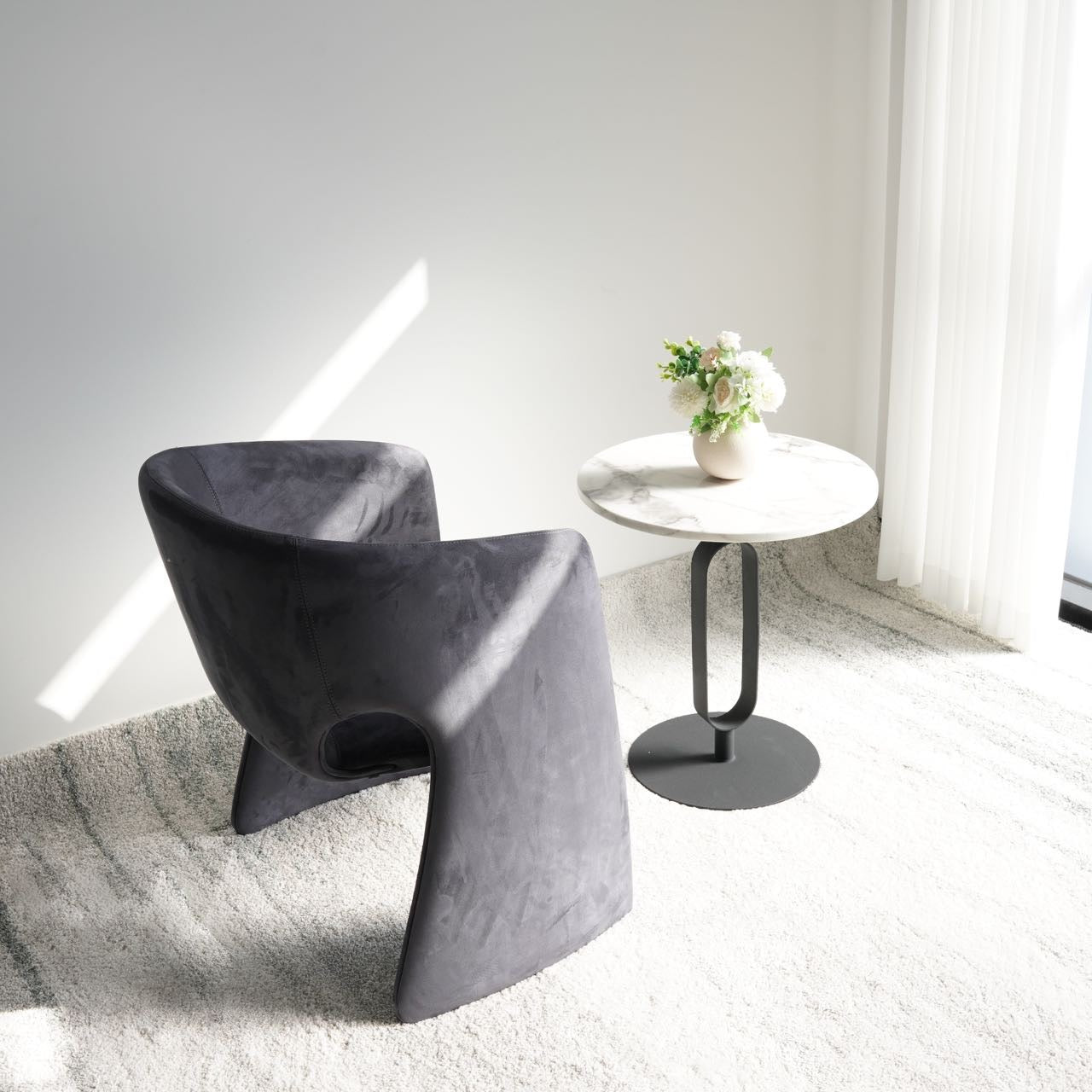 Amia Armchair