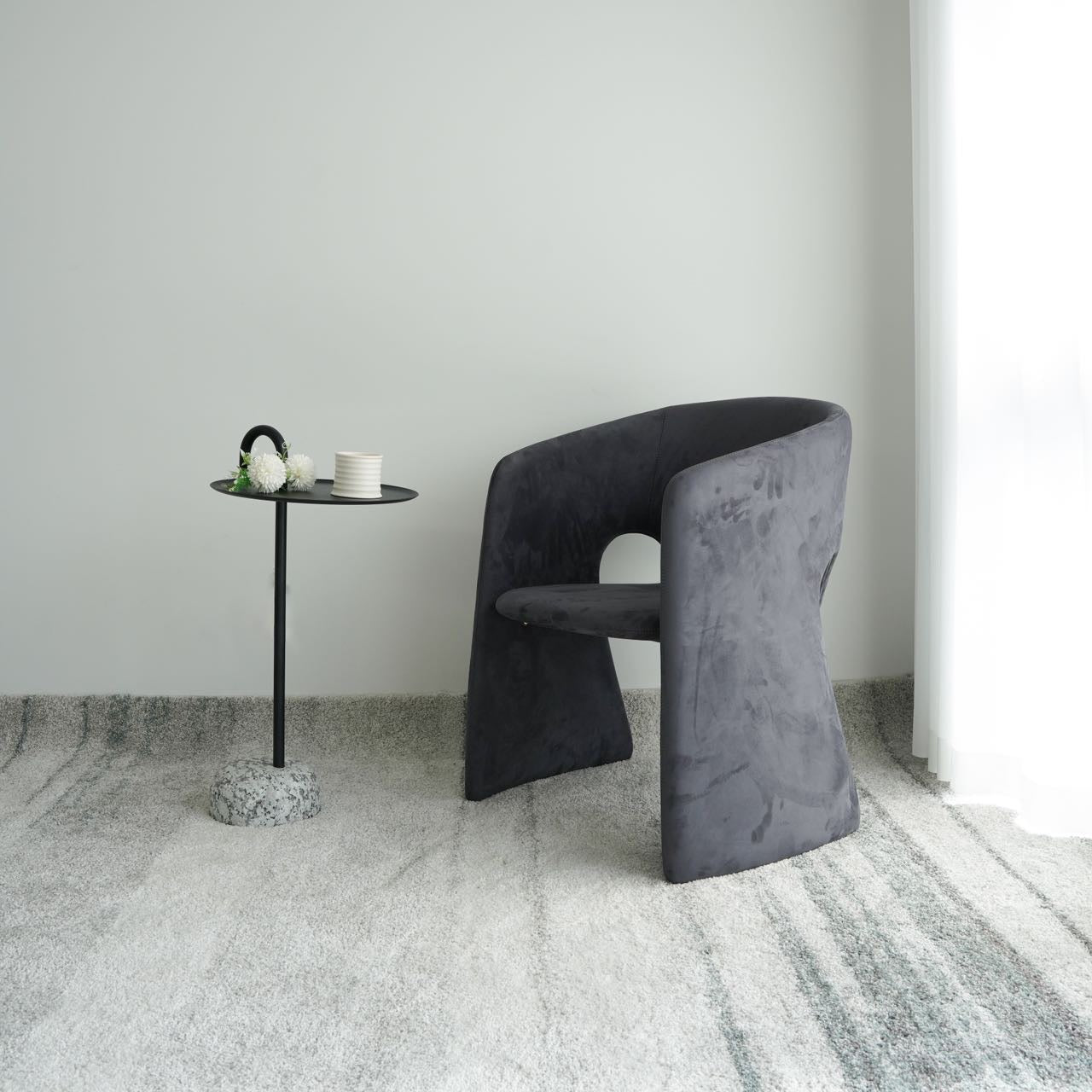 Amia Armchair