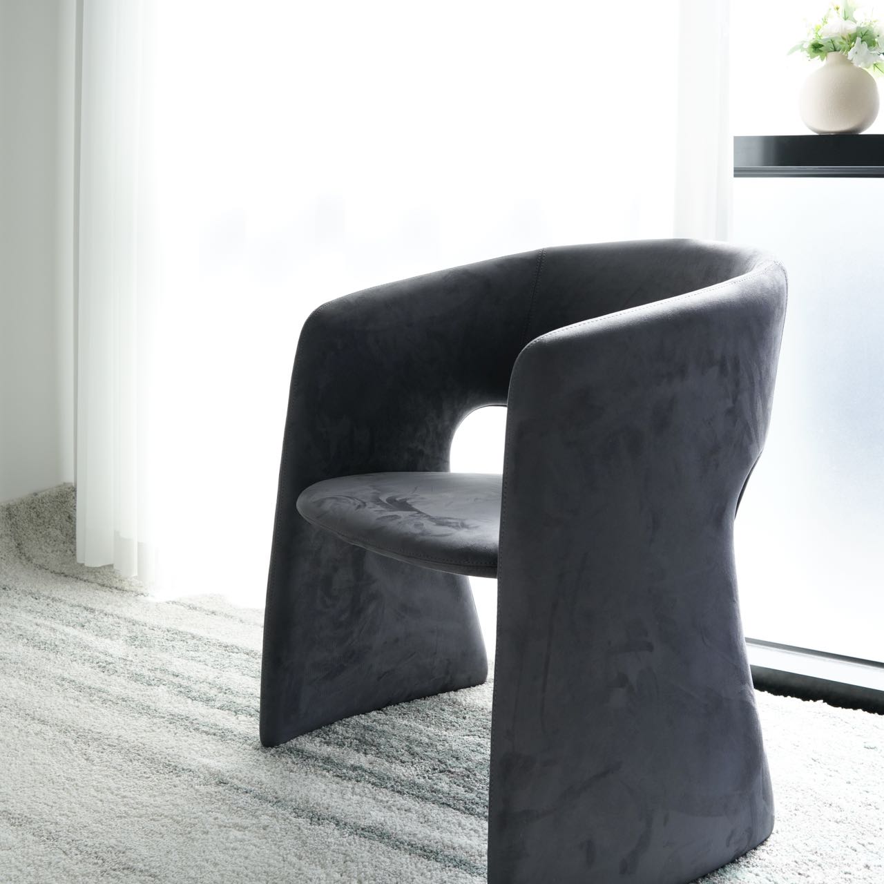 Amia Armchair